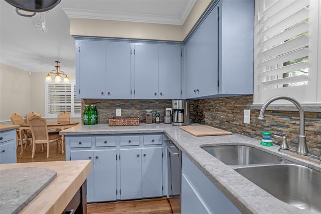 10051 Meadow Lake Lane, Houston, TX 77042