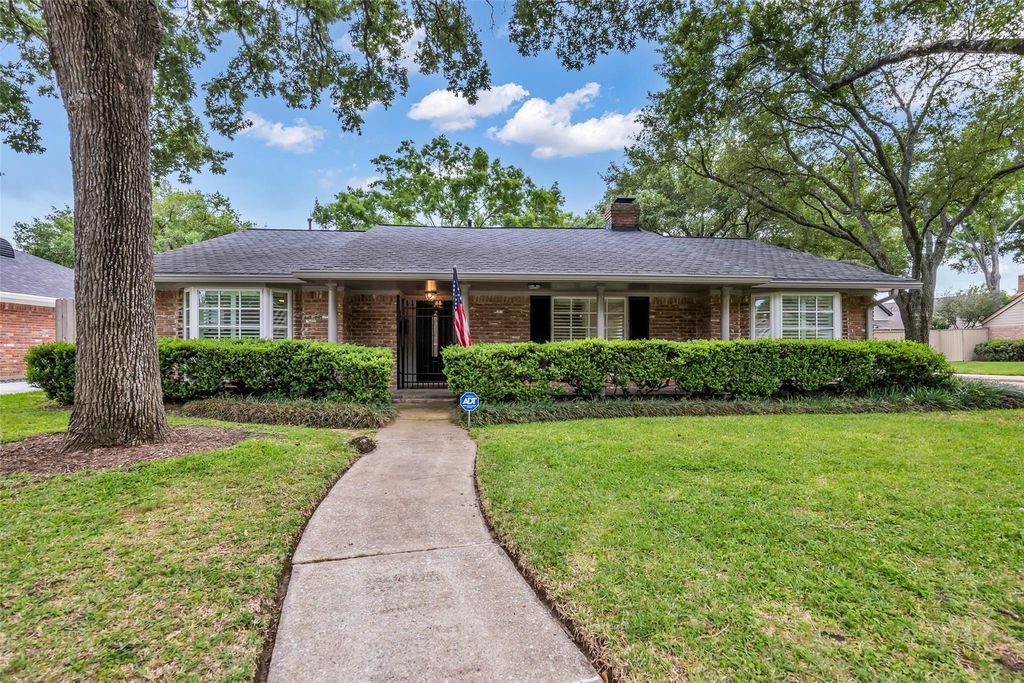 10051 Meadow Lake Lane, Houston, TX 77042