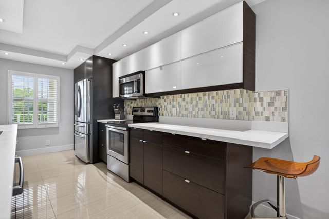 3503 Oaks Way 506, Pompano Beach, FL 33069