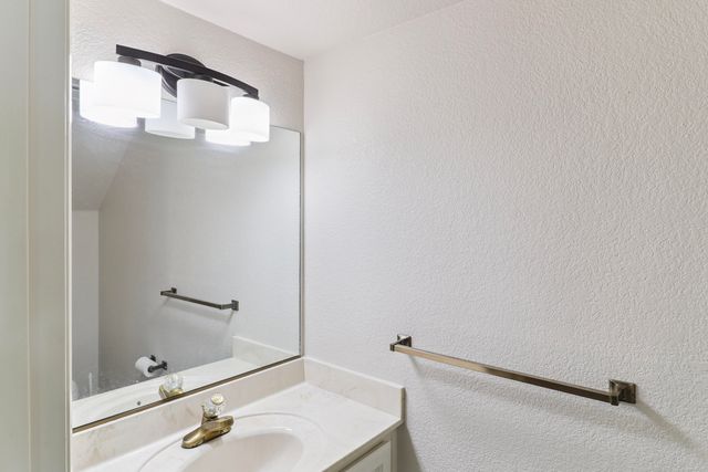 200 Ridgetop Drive, APT 4, Redding, CA 96003