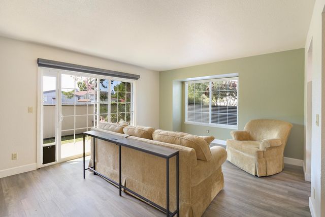 200 Ridgetop Drive, APT 4, Redding, CA 96003