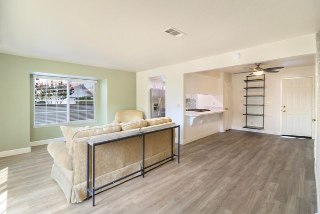 200 Ridgetop Drive, APT 4, Redding, CA 96003