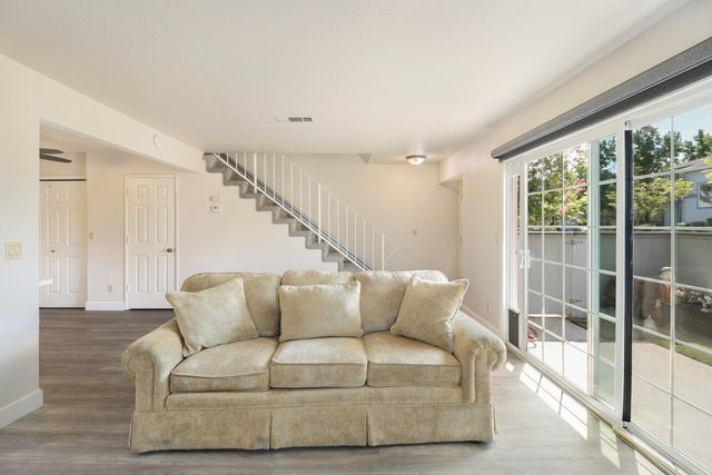 200 Ridgetop Drive, APT 4, Redding, CA 96003