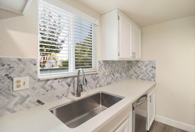 200 Ridgetop Drive, APT 4, Redding, CA 96003