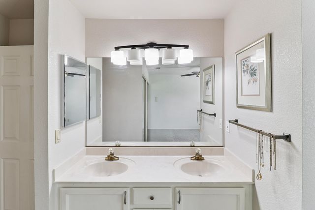200 Ridgetop Drive, APT 4, Redding, CA 96003