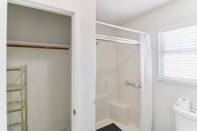 200 Ridgetop Drive, APT 4, Redding, CA 96003