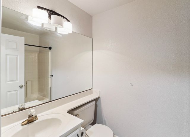 200 Ridgetop Drive, APT 4, Redding, CA 96003