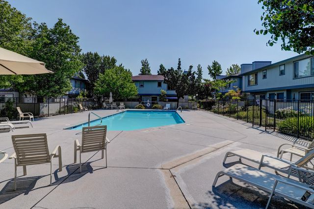 200 Ridgetop Drive, APT 4, Redding, CA 96003