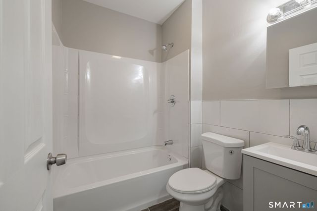 121 Hillview Avenue, Waterbury, CT 06704