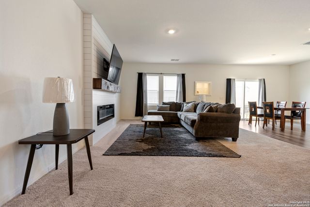 5507 Finch Canyon, Converse, TX 78109