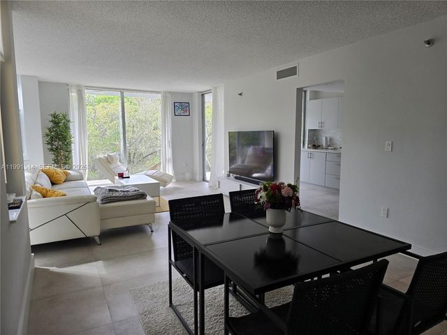 17890 W Dixie Hwy 307, North Miami Beach, FL 33160