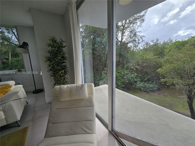 17890 W Dixie Hwy 307, North Miami Beach, FL 33160