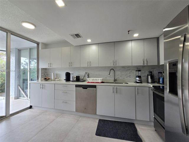 17890 W Dixie Hwy 307, North Miami Beach, FL 33160