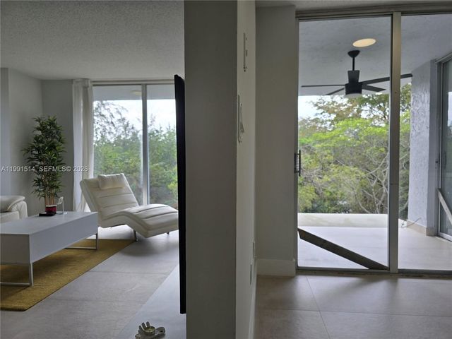 17890 W Dixie Hwy 307, North Miami Beach, FL 33160