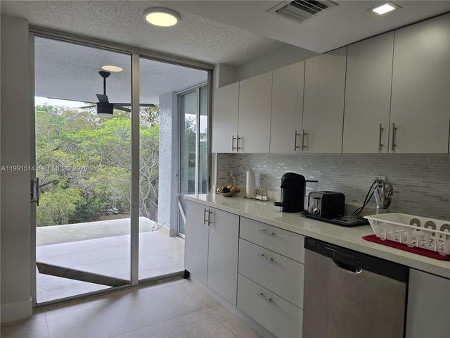 17890 W Dixie Hwy 307, North Miami Beach, FL 33160