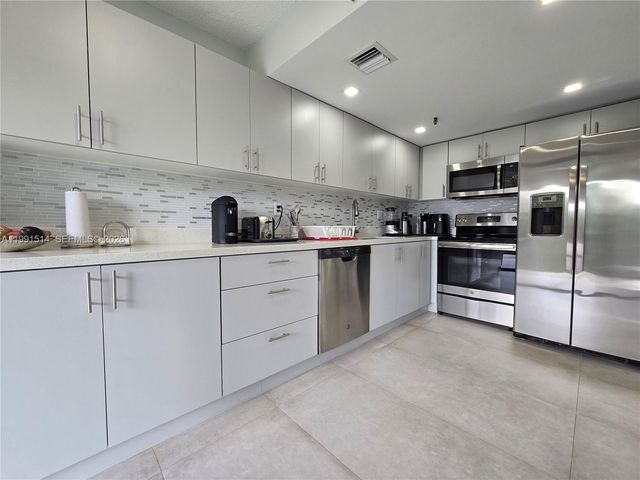 17890 W Dixie Hwy 307, North Miami Beach, FL 33160