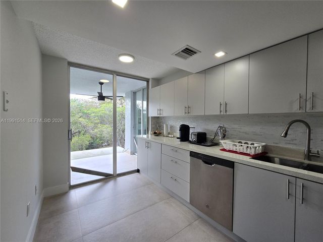 17890 W Dixie Hwy 307, North Miami Beach, FL 33160