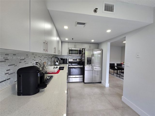 17890 W Dixie Hwy 307, North Miami Beach, FL 33160