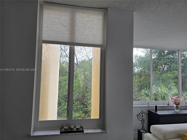 17890 W Dixie Hwy 307, North Miami Beach, FL 33160