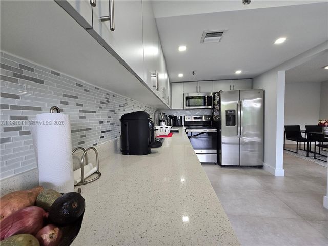 17890 W Dixie Hwy 307, North Miami Beach, FL 33160