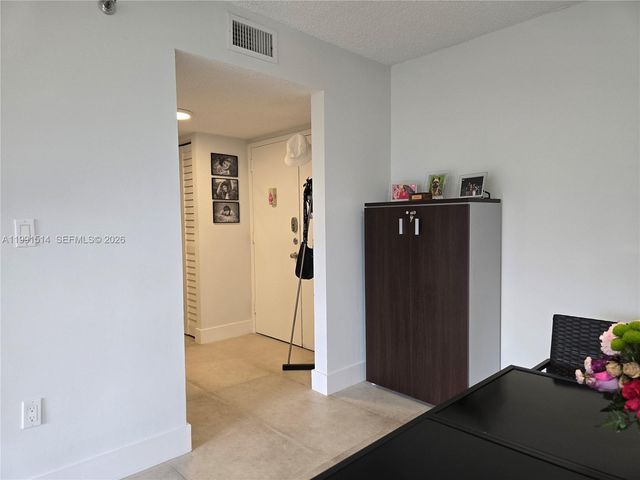 17890 W Dixie Hwy 307, North Miami Beach, FL 33160