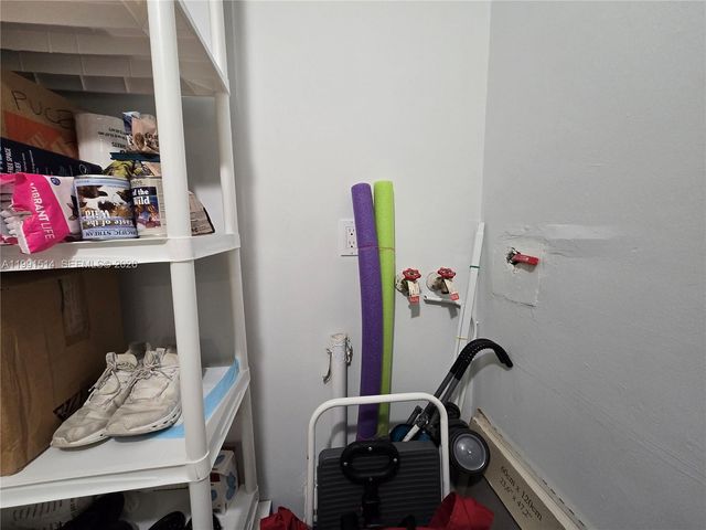 17890 W Dixie Hwy 307, North Miami Beach, FL 33160