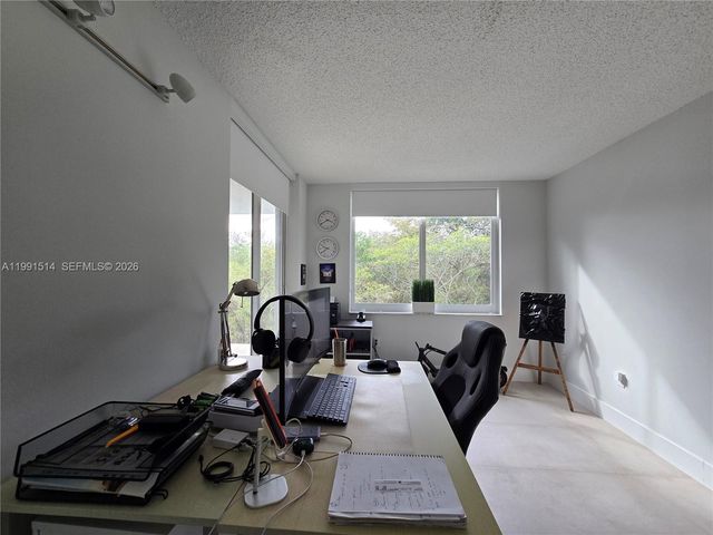 17890 W Dixie Hwy 307, North Miami Beach, FL 33160