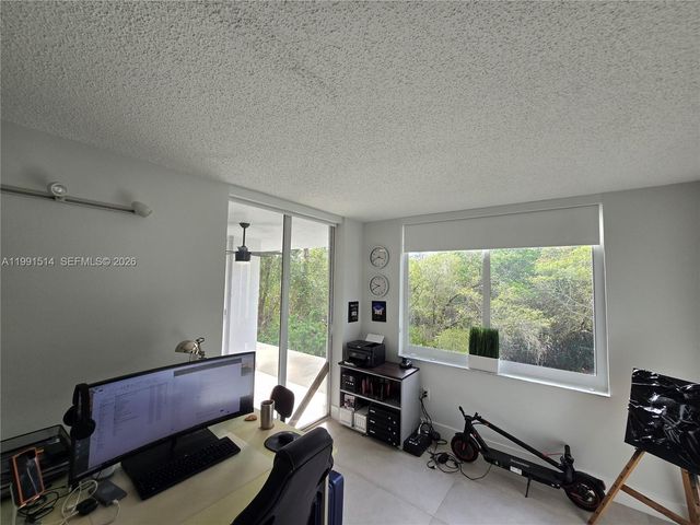 17890 W Dixie Hwy 307, North Miami Beach, FL 33160