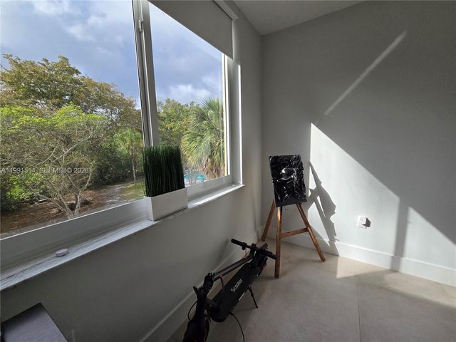 17890 W Dixie Hwy 307, North Miami Beach, FL 33160