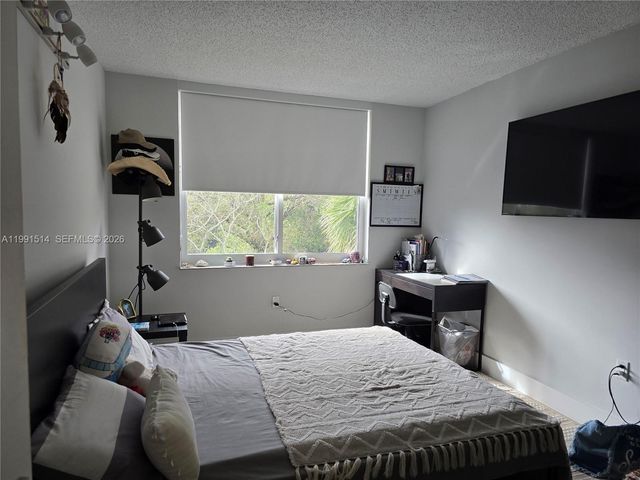 17890 W Dixie Hwy 307, North Miami Beach, FL 33160