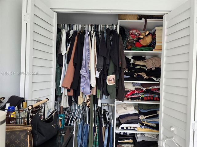 17890 W Dixie Hwy 307, North Miami Beach, FL 33160