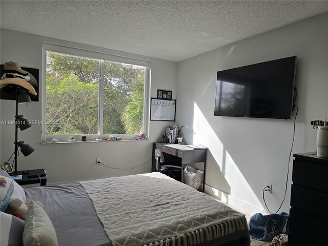 17890 W Dixie Hwy 307, North Miami Beach, FL 33160