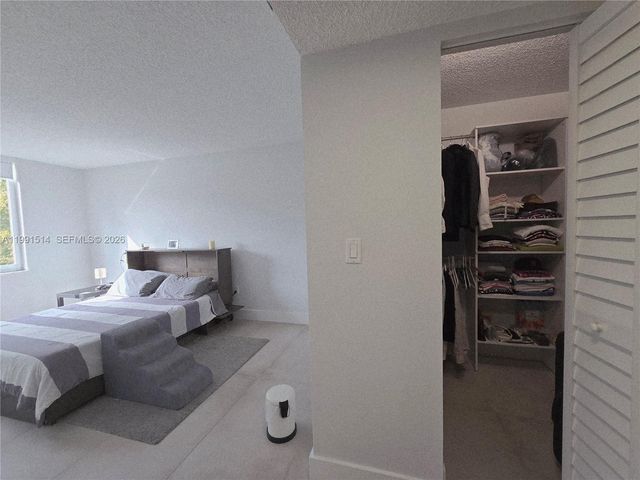 17890 W Dixie Hwy 307, North Miami Beach, FL 33160