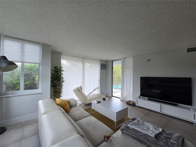 17890 W Dixie Hwy 307, North Miami Beach, FL 33160