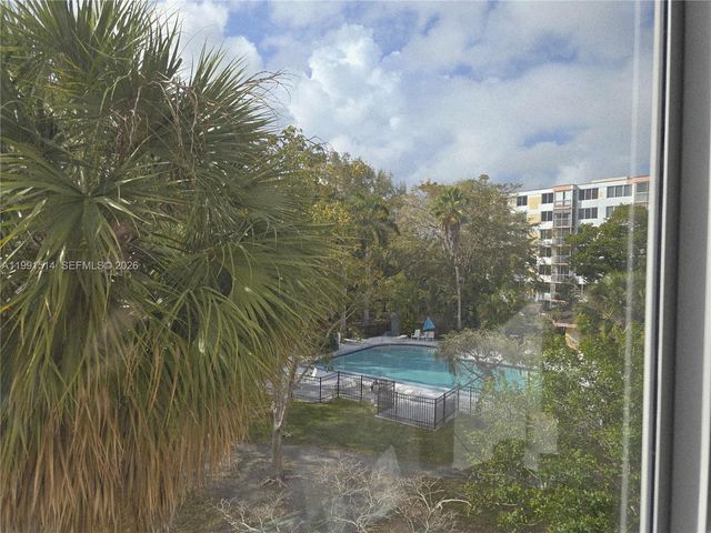 17890 W Dixie Hwy 307, North Miami Beach, FL 33160