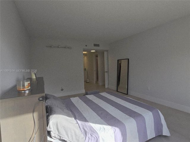 17890 W Dixie Hwy 307, North Miami Beach, FL 33160