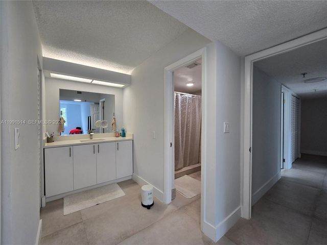 17890 W Dixie Hwy 307, North Miami Beach, FL 33160