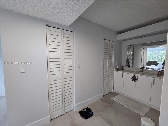 17890 W Dixie Hwy 307, North Miami Beach, FL 33160