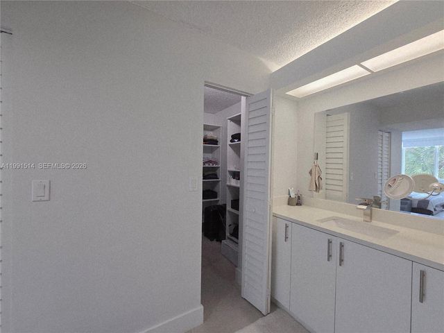 17890 W Dixie Hwy 307, North Miami Beach, FL 33160