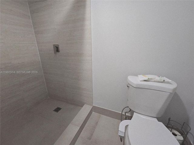 17890 W Dixie Hwy 307, North Miami Beach, FL 33160