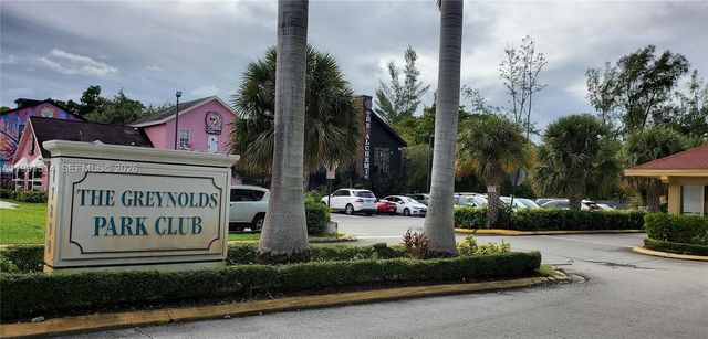 17890 W Dixie Hwy 307, North Miami Beach, FL 33160