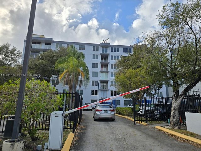 17890 W Dixie Hwy 307, North Miami Beach, FL 33160