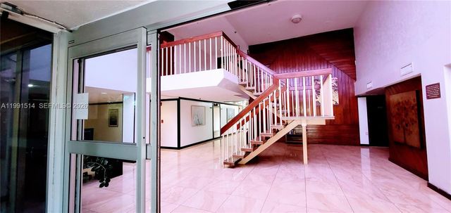 17890 W Dixie Hwy 307, North Miami Beach, FL 33160