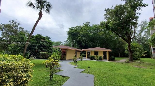 17890 W Dixie Hwy 307, North Miami Beach, FL 33160