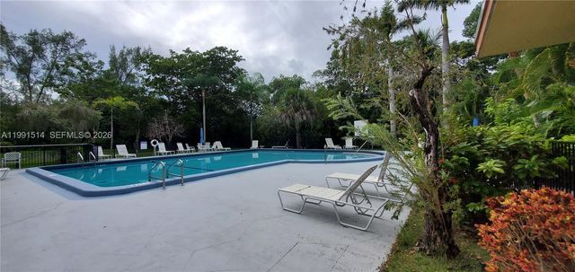 17890 W Dixie Hwy 307, North Miami Beach, FL 33160