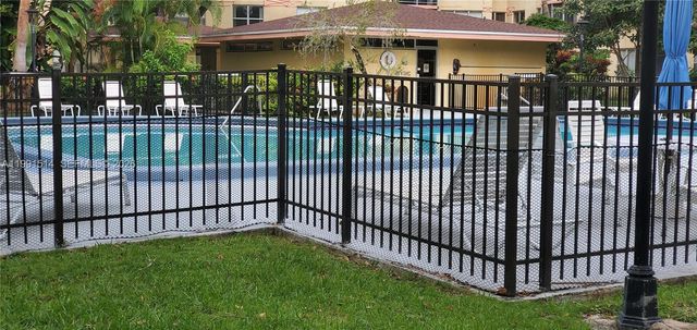 17890 W Dixie Hwy 307, North Miami Beach, FL 33160