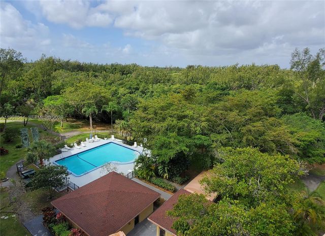 17890 W Dixie Hwy 307, North Miami Beach, FL 33160