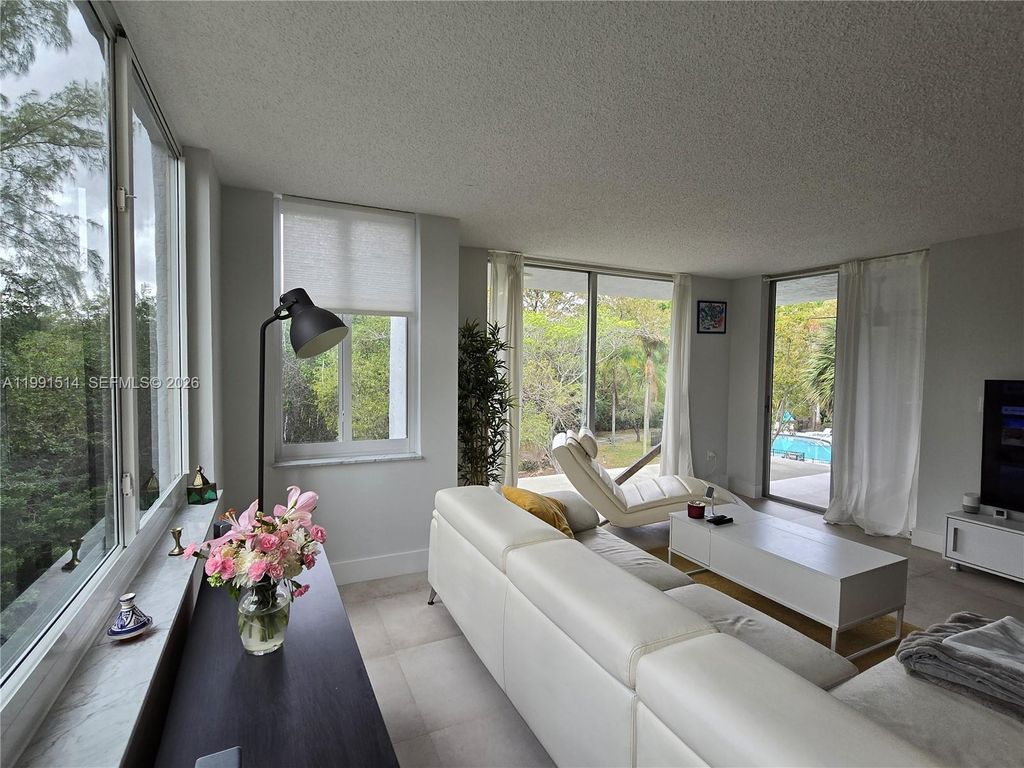 17890 W Dixie Hwy 307, North Miami Beach, FL 33160