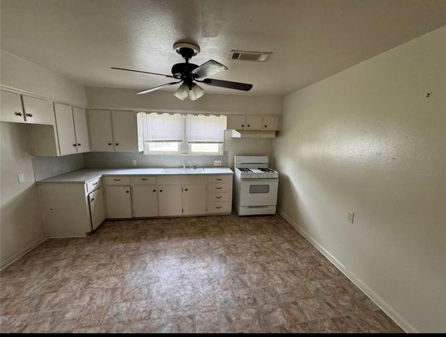 500 Tanner Avenue, Cleveland, TX 77327