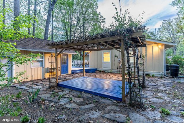 102 MONUMENT RD, Locust Grove, VA 22508